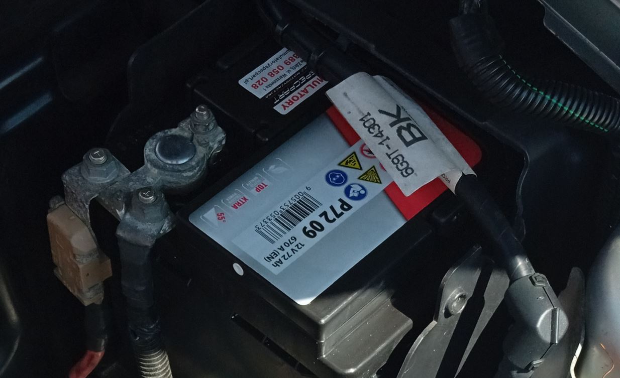 Die im Ford Mondeo mk4 2010 2.0 benzin eingebaute Batterie